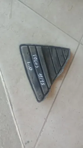 Acabamento Grade inferior Para-choque Ford Focus 2011 / 2015 L direito