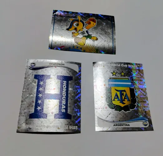 À venda: 3 figurinhas prateadas do álbum da Copa do Mundo FIFA 2014!