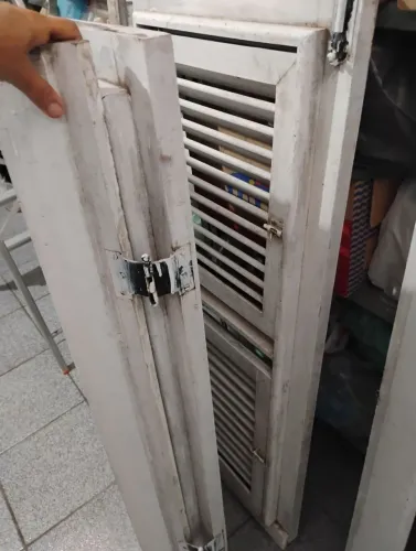 Janela Veneziana de Madeira com forra 