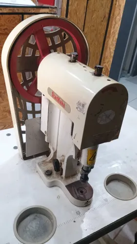 Máquina Para Pregar Botão E Ilhós Elétrica