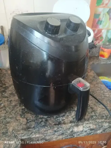 Air fryer , Britânia 3.5 litros 110 semi nova pouquíssimo uso,comprada em 2/25 3 anos de g