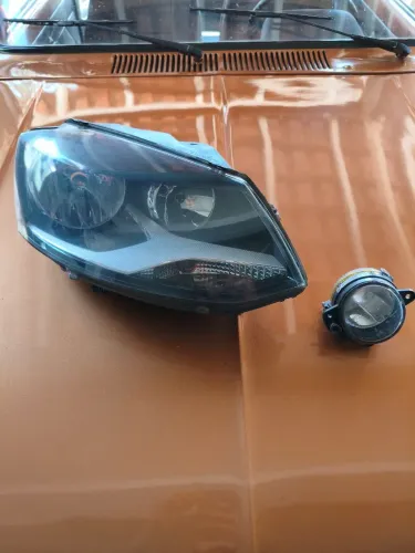 Vendo farol de milha Fox 2011 originais