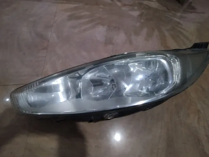 Farol New Fiesta LE
