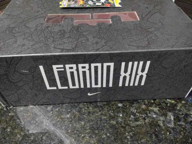 Caixa tênis lebron james 