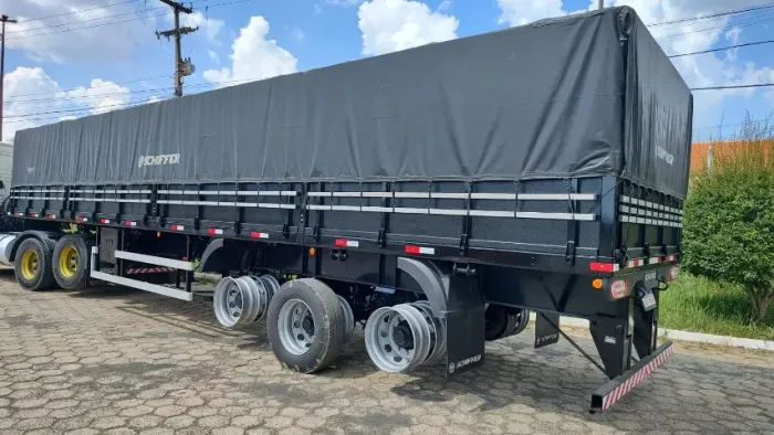 Carreta marca Schiffer ano 2020