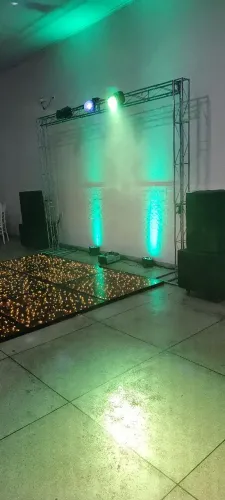 Pista Paris som e Estrutura de Iluminação para Eventos