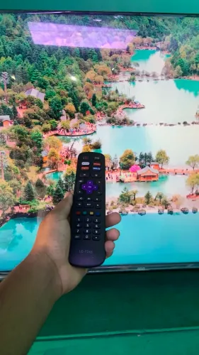 TV SMART AOC 50 POLEGADAS 4K TELA INFINITA SEMI NOVA NO PLÁSTICO 