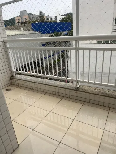 Locação Anual -Apartamento semi-mobiliado com 2 dormitórios e 1 vaga - Balneário Camboriú