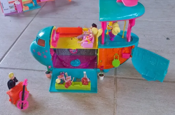Boneca Polly Pocket - Playset Aviao com Bonecas e muitos acessórios