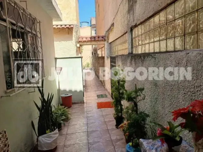 Casa de Vila : Duplex / Residencial / Quintino Bocaiúva