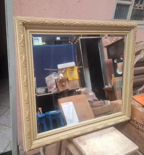 Espelhos pisotados
