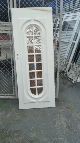 Porta com detalhes e espelho - Linda!
