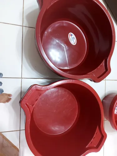 Bacias Plásticas Vermelha e Azul 90 litros