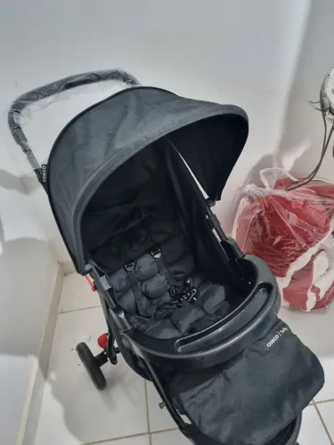 Carrinho de bebê.