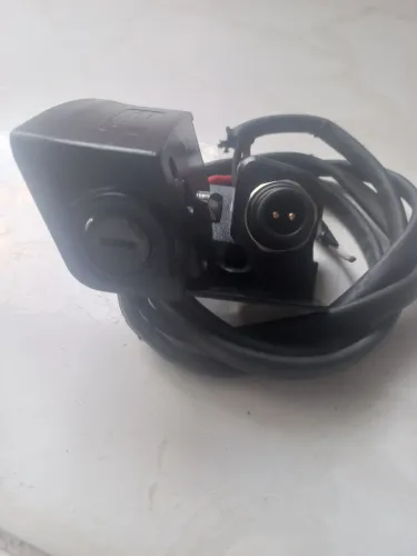 Trava de bateria com conector para bicicleta elétrica lev cruiser