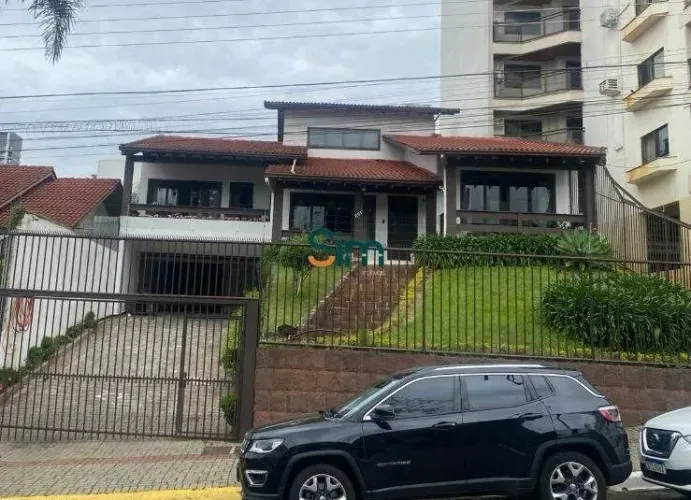 Casa para locação no Centro Ampla, confortável e bem localizada!