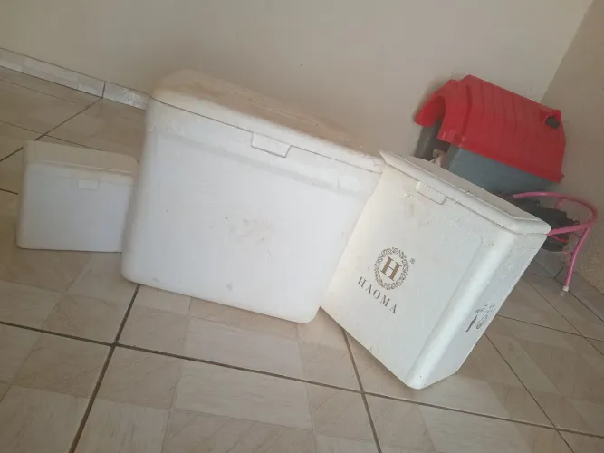 3 caixas de isopor 