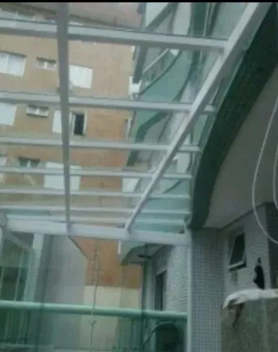 Manutenção de coberturas/telhados de vidro e policarbonato