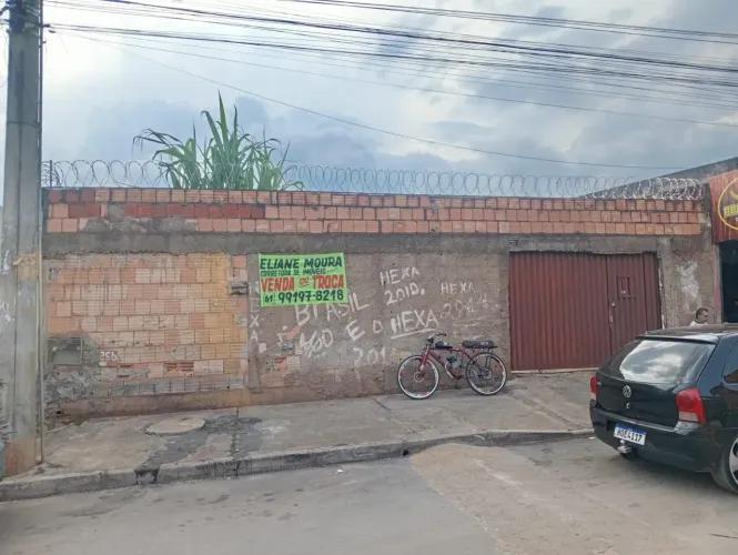 Casa à venda no itapõa-DF. Próximo à avenida principal da Fazendinha. 