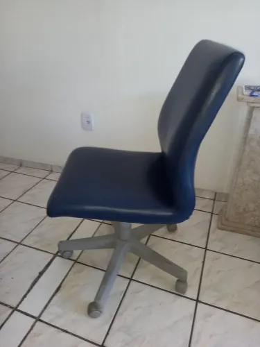 Vendo poltrona giratória