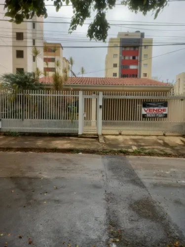 QR 301. 4 qts sendo 2 suites!! 408m² Bom para morar excelente P/Empresa!!