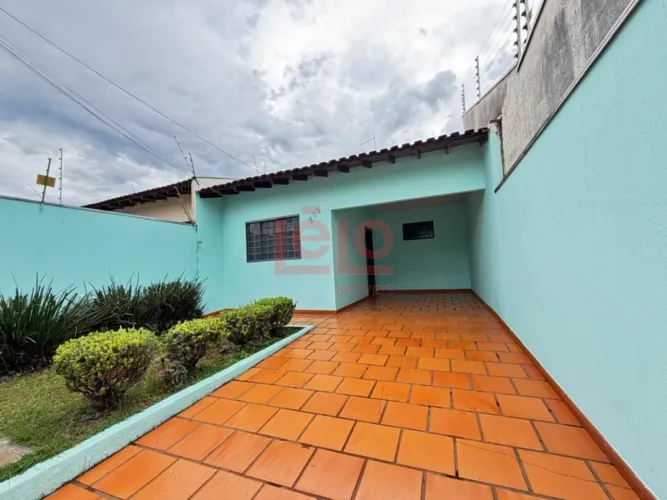 Residência com 3 quartos, sendo 1 suíte, para locação no bairro São Silvestre, em Maringá!