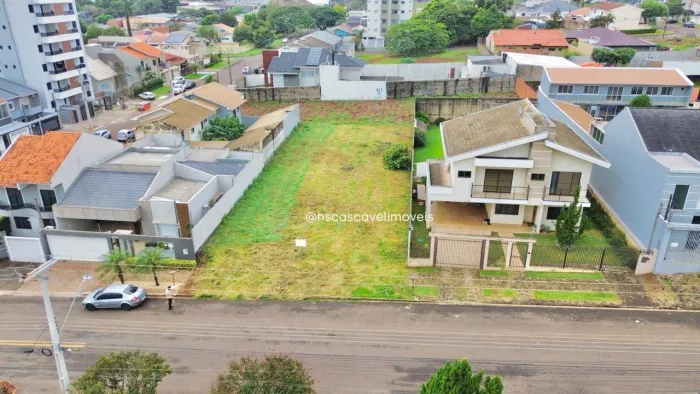 Terreno a venda no Country, excelente localização, terreno limpo e plano.