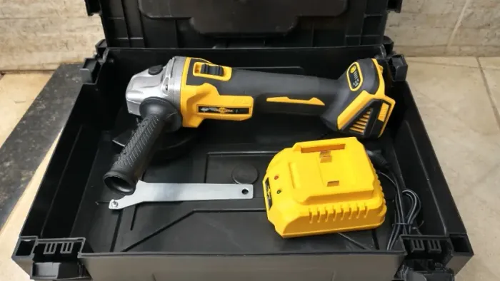 Esmerilhadeira a Bateria 20v 