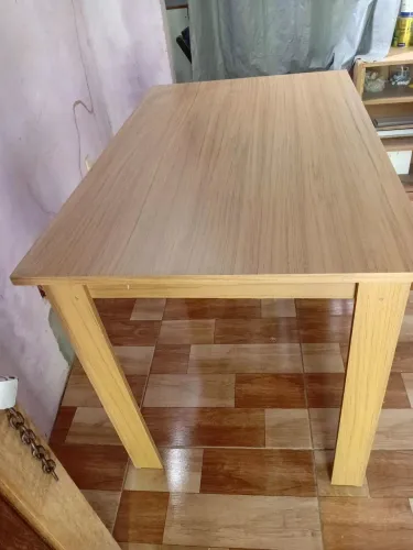 Mesa em bom estado de uso 108 x67.5