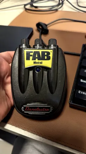 Pedal Danelectro FAB Metal - Distorção Pesada e High Gain