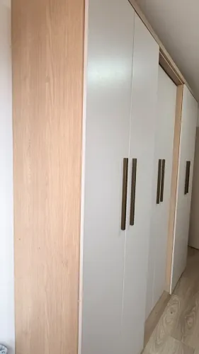 Vendo guarda roupa semi novo 6 portas e outro 2 portas de correr também em perfeito estado