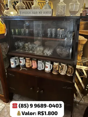 Buffet com Oratório Clássico em Madeira (Cristaleira)