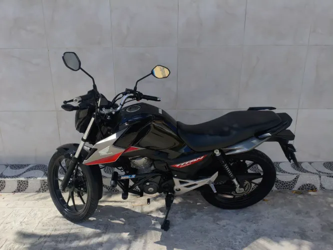 Vendo! CG TITAN 2025, em ótimo estado.