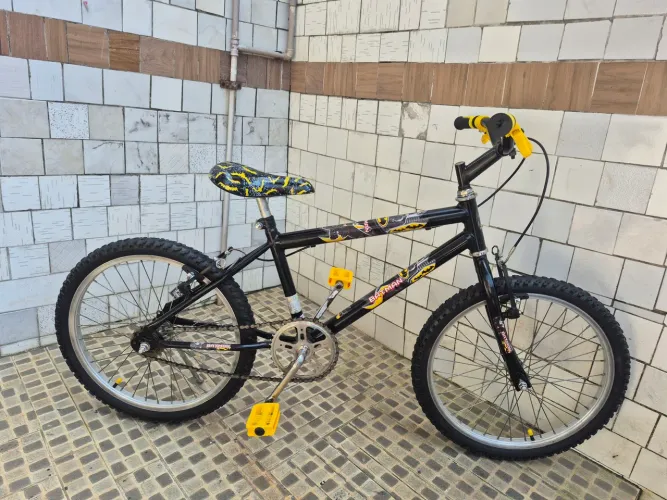 Bicicleta aro 20 Batman semi nova 