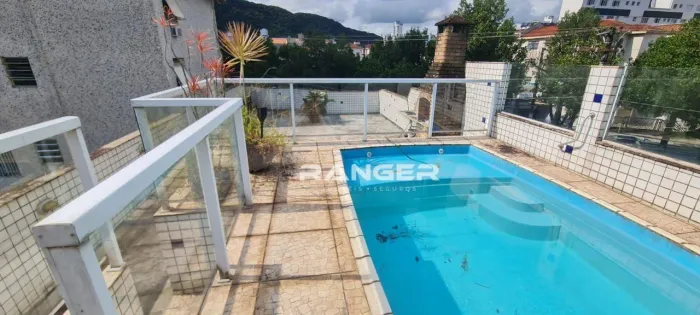 Casa com piscina três suítes e aceita permuta