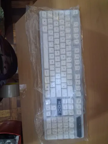 Teclado gamer branco *não acompanha o mouse*