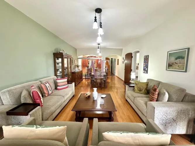 Casa térrea à venda na Vila Arens Jundiaí | 249 m², 3 dormitórios