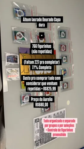 Álbum dourado Copa do Mundo + 766 figurinhas pra colar. 77% completo