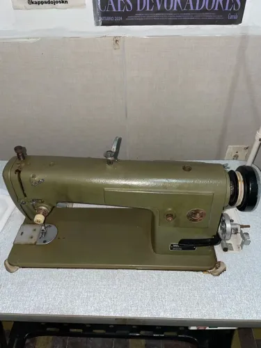Máquina de costura reta industrial