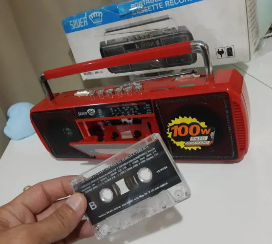 Rádio antigo toca fita vermelho lindo reliquia anos 80 funcionando 