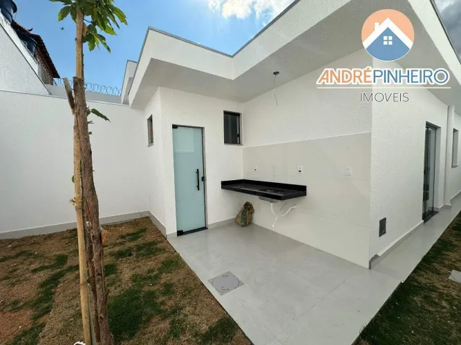 Casa exclusiva com 3 quartos e suíte à venda no Planalto, Belo Horizonte