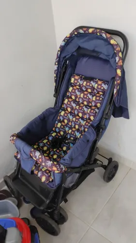 Carrinho de bebê usado 
