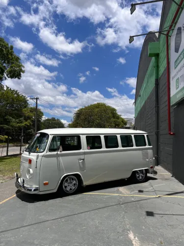Volkswagen Kombi Standard/ Luxo/ Serie Prata 1990