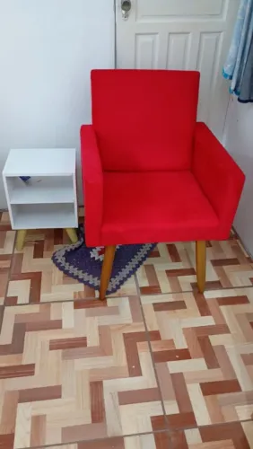 POLTRONA VERMELHA ESTOFADA