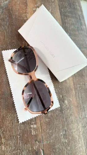 Óculos de Sol Michael Kors Novos, Nunca Usados, com Estojo e Flanela
