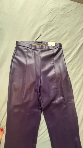 Calça Zara na etiqueta 