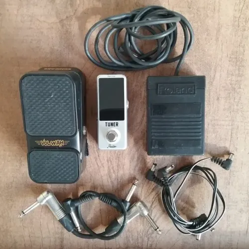 Combo Pedalboard: Afinador Rowin + Pedal de Expressão Roland + VolWah (Volume/Wah)