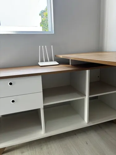Escrivaninha em L Retrô Artany 145 cm | 2 Gavetas | Excelente Estado