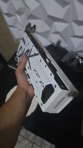 Placa de Vídeo XFX Radeon RX 7600 White Edition Triple Fan - Excelente Estado