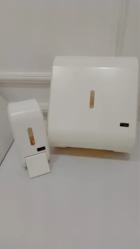 2 porta papel toalha e 2 dispenser de sabão líquido 